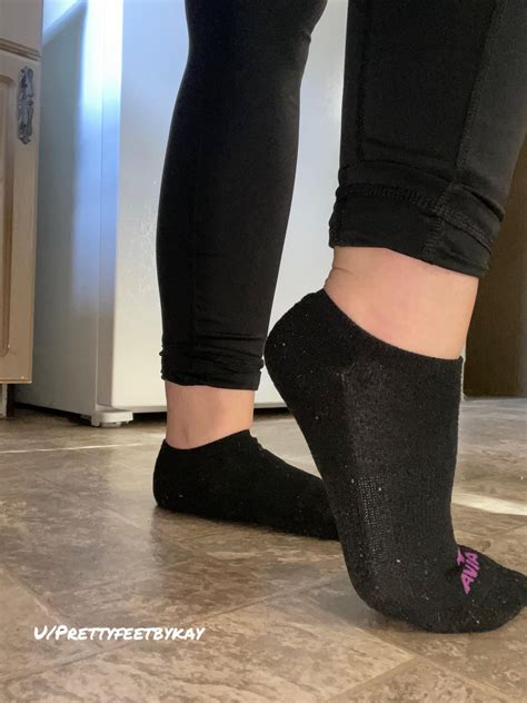 Black ankle socks with black leggings : r/anklesockgirls