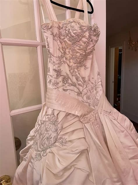 Melania Trump’s Christian Dior wedding dress is ‘up for auction’ 20 ...