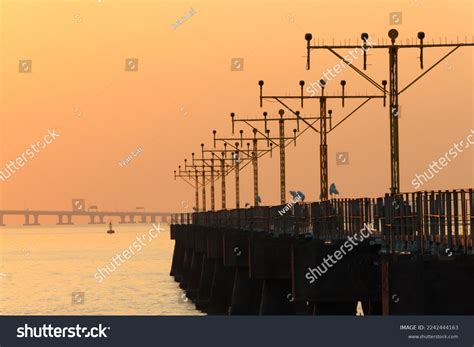 Runway End Identifier Lights