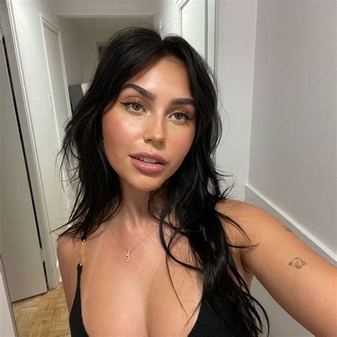 Claudia Tihan - Live Stream Video and Photos 01/01/2022 • CelebMafia