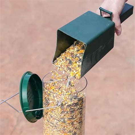 Squirrel Proof Bird Feeder | Bird Feeder that Spins Squirrels ...