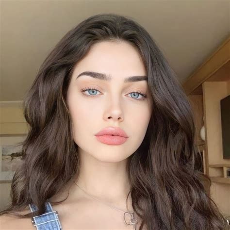 Pinterest | Coiffeur cheveux mi long, Visage parfait, Jolie couleur de cheveux