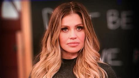 Boy Meets World star Danielle Fishel 'refused to film with female co ...