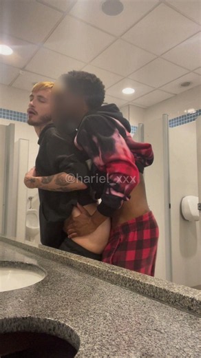 RT @hariel_xxx: stranger fucked me in the restroom 😳