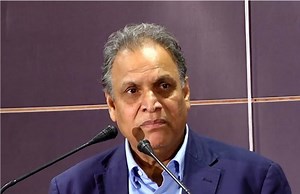 ‘ऑनलाइन एग्जाम भेदभावपूर्ण’, पूर्व UGC अध्यक्ष सुखदेव थोराट की आयोग को चिट्ठी- कोरोना संकट में परीक्षा लेना जोखिम भरा