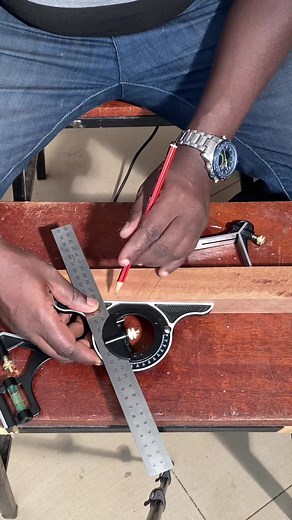How to use the protractor from the combination square. #protractor #measurements #combinationsquare #woodworking #woodworker #woodtok #tools #tool
