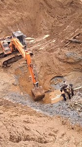 119K views · 943 reactions | The best idea found gold..!!! a unit of Hitachi mining excavator digging gold material to be sucked up using a Dongfeng mining machine.. what an amazing gold search.. #thebest #ideas #founder #gold #oro #minerals #hitachi #mining #excavator #operator #digging #tips #diy #mining #workout #trendingreels #fb | Nopelindo Karnopa Railis | Facebook