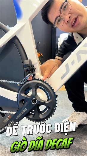 🔥 Xe đạp JAVA VEGA TT – mẫu xe đạp tính giờ đỉnh cao, sinh ra để chinh phục những tay đua khát khao tốc độ. 🚀 Thiết kế khí động học tối ưu (Aero Frame) – cắt gió mượt mà trên từng mm 🚀 Bộ truyền động chuẩn Race – sang số mượt, phản hồi tức thì 🚀 Tư thế đua chuyên nghiệp – ép tối đa công suất trên đường thẳng 🚀 Kiểu dáng sắc bén – toát lên sự mạnh mẽ và đẳng cấp 💥 Với JAVA VEGA TT, mỗi giây đều quý giá, mỗi vòng quay là một bước tiến gần hơn đến chiến thắng! 👉 Đã đến lúc bạn làm chủ tốc độ