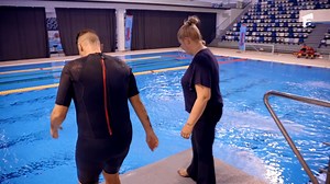 22K views · 52 reactions | Tudor s-a accidentat la antrenamente pentru că nu a ascultat sfatul instructoarei lui. Ce a pățit. “Mai rău de-atât nu ai cum s-o iei” Nu rata noi ediții de Splash! Vedete la apă, joi și vineri, de la 20.30, pe Antena 1 și în AntenaPLAY | Antena1 | Facebook