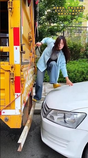 This Girl's Car Got Stuck Between Two Vehicles 😱 Amazing Driving Escape! 🚗
