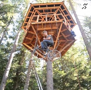 Ethan Schlussler built a tree house with a bicycle-powered elevator. | GIAdventure