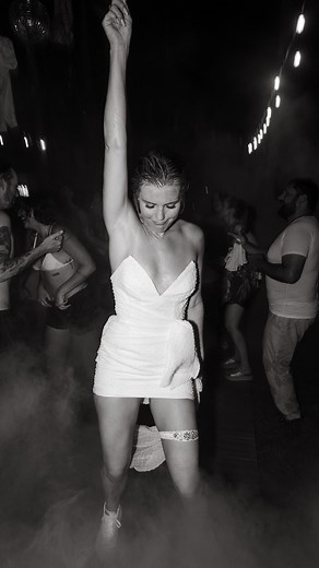 Tag your friends who you think will have a wedding reception as wild as this one! 🎉💃🕺 Thanks @westimagery for sharing #wildwedding #weddingrave #weddingnight #wedding #weddingreception #weddinggoals | Wedding Chicks