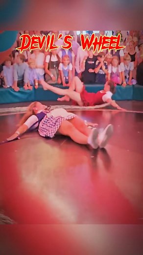 Red vs Blue Girls #devilswheel #girl #festival #funny #viral | Devil's Wheel