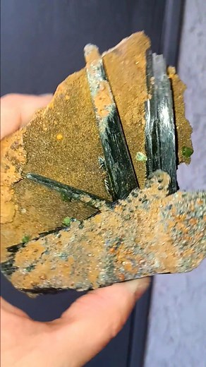 Vivianite Geode with Siderite and Ludlamite $250 sh This is a beautiful and unique pocket like piece with sprays Normally $325 PayPal or Zelle Aphrodite's Designs ⚡️ #Vivianite #vivianitegeode #aphroditesdesigns #decomposition | Radarlove Sandra