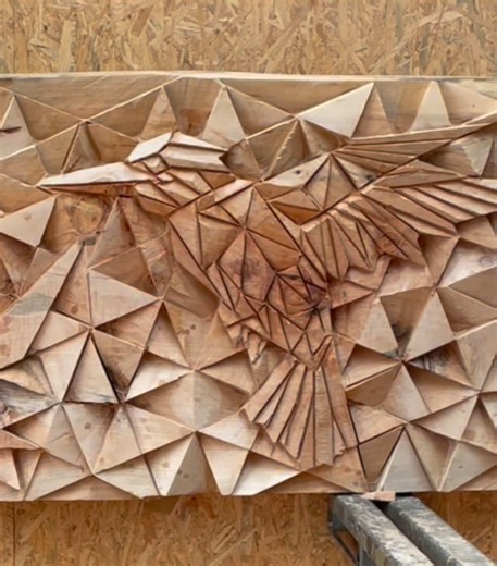 Love locking in to this geometric process. If you look closely you’ll be able to see some Aussie critters hiding within the lines and angles. . . . #chainsawcarving #carving #woodsculpting #chainsawsculpting #geometric #kookaburraart #geometricart