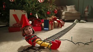 Verizon TV Spot, 'Holiday: Melissa Elf: A Little Help: Samsung S25 Watch Tab' Featuring Melissa McCarthy