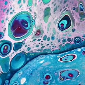 Creating fluid art with acrylic paint in a dirty flip cup. Pour by LaRee Studio. | Fluid Art Studios