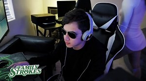 Gobbling Gamer Cock - Kenzie Madison, Juan "El Caballo" Loco, Joycee