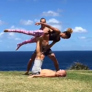 February #ACROVINYASA Flow DAY 18: #SideStar - Spotting BASE: From Front Bird, turn right foot out and bend your knee allowing flyer to open into the posture. The more you soften the right leg, the smoother the transition for your flyer. Play with the rotation in the hip while balancing your flyer to work toward increasing the range of movement. FLYER: From Front Bird, extend legs wide and keep them active. As base turns right foot out, press left hand to their right shin bone. Fingers wrap belo