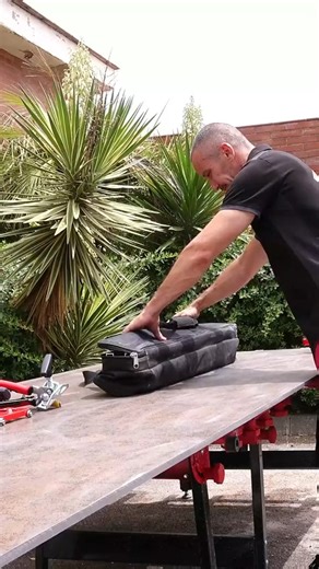 56K views · 875 reactions | Mira lo fácil que es cortar gran formato con el Rubi Slim Cutter Plus y el separador slab breaker #alicatado #tilingtools #rubi #rubitools #Albañilería #colocador #granformato #construction #herramientas #tools | Quim Rubi Tools | Facebook