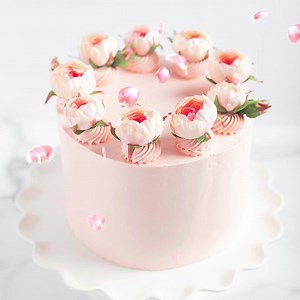 Spring cakes have arrived as we change seasons. We welcome Spring with our Enchanted Rose Garden theme. Our shops are filled with thousands of Spring flowers, ready to greet you. #neapolitancake | The Cake Bake Shop by Gwendolyn Rogers
