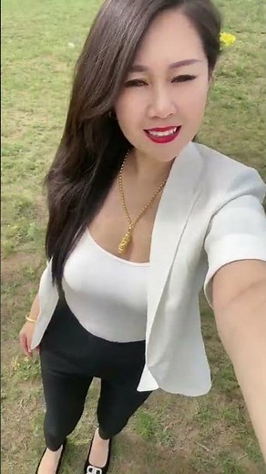 Mature and Beautiful Chinese MILF Housewife Dancing | 成熟で美しい中国の若妻が踊る