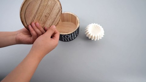Coffee Filter Holder, Wooden Large Capacity Rustic Coffee Filter Storage Case Dispenser with Bamboo Lid and 50 Filters, Round Organizer Basket Container Storage for Bar Counter Decor