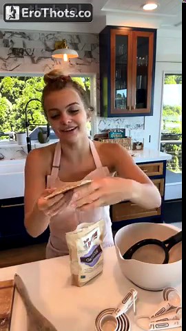 TRIPPIEBRI COOKING NAKED