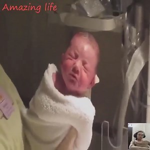 Newborn baby bath time | Babies