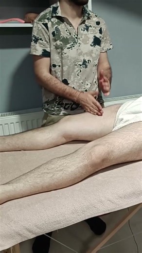 VERY RELAXING MASSAGE FOR THE FRONT THIGHS AFTER WORKOUT #satisfying #relaxing #asmr #short #massage