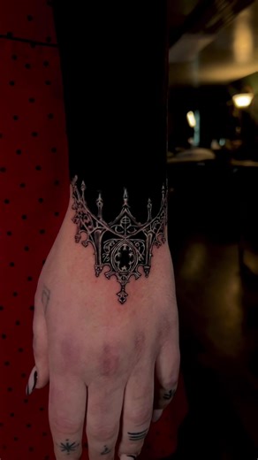 Caitlin (@caitotattoos)’s video of White Ink On Black Tattoo