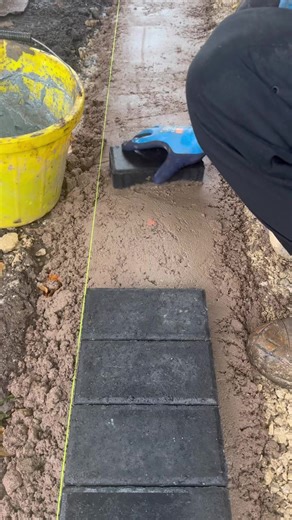 Laying block paving edging #landscaping #prep | Wulstan Fencing & Landscapes