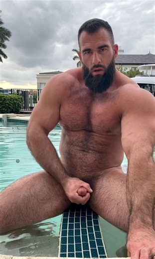 Greek Bodybuilder Jerks Off In Public Pool