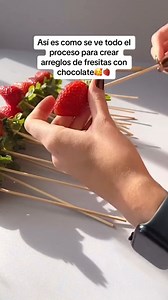 Asi es como se ve todo el proceso para crear arreglos de fresas con chocolate #negocios #fresaspersonalizadas #fresasconcholate #MomentoDulce #detallespersonalizado | Aprende Chocolateria