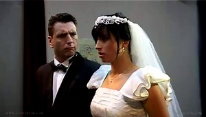 Mariée baisée par tout le monde après le mariage