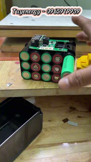 Thay pin cho máy bơm baseus || Tuyenergy #tuyenergy #baseus #thaypinmaybom | TUY Energy