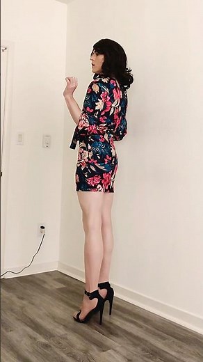 Sexy crossdresser posing? (11.22.25 upload)