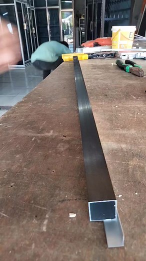 Install L-shaped molding. #work #diy #reels #konten #viral #fyp #vod #trending #indonesia #craftsman #aluminium #glass #acp #granik | Apa BE