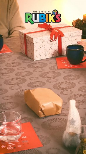 De beste overraskelsene kommer i små pakker 🎁🧩 Rubik’s Cube The Official – perfekt til årets pakkelek! | Spin Master Nordic