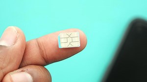 How to insert a SIM card into a smartphone