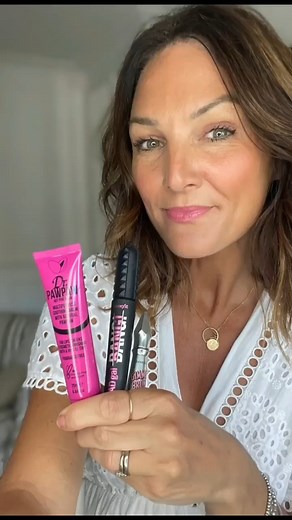 For this flashback tutorial all you're going to need is your SPF, foundation and three products from our Essential Makeup Kits! If you didn't manage to get hold of one, the products were: These are: Benefit Cosmetics Gimme Brow Benefit Cosmetics Bad Gal Bang Mascara Dr.PAWPAW Hot Pink Soothing Balm Apologies for the drumming in the background - hope it wasn't too much of a distraction! | Donna May London