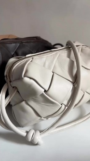 Summer vibes 🔥 Boxy bags [Pesanan] Colors available by request! #leatherbag #pythonbag #handmadebags #madebyorder #custombag #madeinindonesia #balibags #baliholics #baliholicsbag | Baliholics