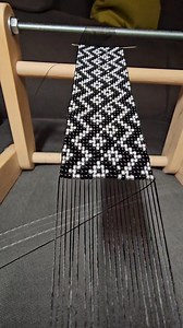 Weaving One Bead Row • Hypnotic Black & Silver Bracelet Pattern If you love beadwork, don’t forget to subscribe to my channel for more patterns, tutorials and satisfying weaving videos! 🤍🖤 #beadweaving #beadwork #loombeading #beadingvideo #beadedbracelet #handmadejewelry #satisfyingvideo #craftvideo #beadpattern #diybracelet #seedbeads #beadloom | Kobzar beads Handmade Studio