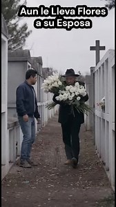 3M views · 70K reactions | Fue solo un favor, algo que cualquiera haría. Pero en ese panteón, ayudar a cargar flores no era tan normal como parecía.  #fblifestyle #paranormalstory #horrorfan #horror #aterrador | Historias y Relatos de Terror Leduque | Facebook