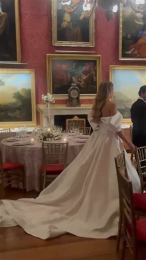 ROOM REVEALS 🎻 Why not make your room reveal an unforgettable moment on your special day? We can perform during this magical moment, adding an extra touch for you as a couple to celebrate together in style! ✨ We had the pleasure of working with the incredible wedding planner @weddingsbyemilycharlotte on this beautiful wedding. 🎻 #LuxuryWeddings #WeddingMusic #LiveStrings #StringQuartet #WeddingEntertainment #LuxuryWeddingInspo #WeddingMoments #CoupleGoals #WeddingDayVibes #BespokeWeddings #Wed