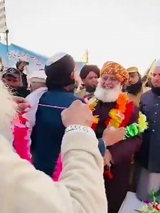 مولانا فضل الرحمان کے دورہ کرک کے موقع پر جے یو آئی کے ضلعی امیر نے اپنی ہی پارٹی کے جنرل سیکرٹری کو فضل الرحمان کے سامنے تھپڑ دے مارا | Lodhran Update