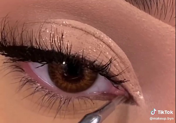 Eye Makeup Tutorial: Step-by-Step Guide for Beginners