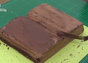 Book cake tutorial By: Zoe's fancy cakes | MetDaan