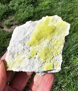 Spécimen de soufre : cristaux jaune vif sur matrice (3 x 2 pouces) - Etsy France