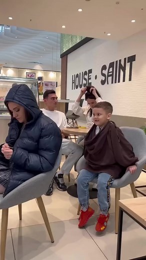 2.8M views · 10K reactions | The girl outsmarted the little boss #facebookreels #facts #facebookpost #facebookvideo #shorts #reels #reelsviral #reelsvideo #fbreels #reelfb #shortsvideos #fbshorts #fbshortvideo #funny #funnyreels #fun | Feed Frenzy | Facebook